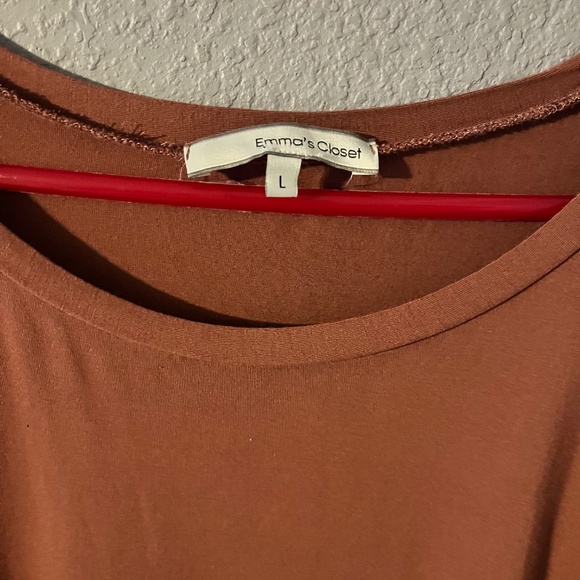 Emma’s Closet Boutique Crew Top Women’s Size Large Brown Short Sleeve NWOT - Picture 4 of 6